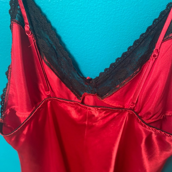 Pretty satin nighty - Picture 6 of 7